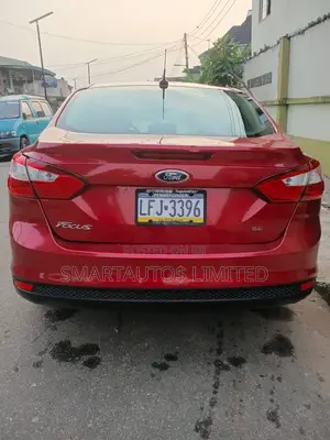 Ford Focus SE Sedan FWD (2.0L 4cyl 5M) 2012 Red