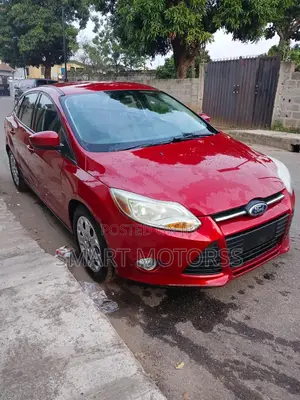 Ford Focus SE Sedan FWD (2.0L 4cyl 5M) 2012 Red