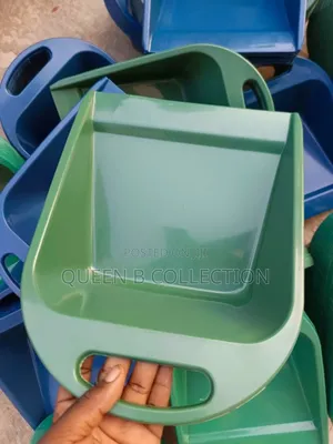 Big Dust Pan. (12 Pieces)