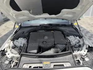 Mercedes-Benz C300 2024 White