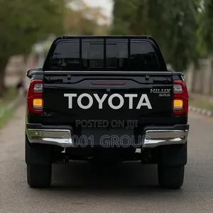 Toyota Hilux 2022 Black