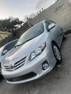 Toyota Corolla LE 4dr Sedan (1.8L 4cyl 4A) 2010 Silver