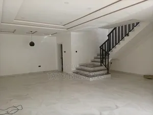 5bdrm Duplex in Zone B for rent