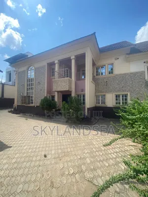 4bdrm Duplex in 7Th Avenue, Bunkoro for sale