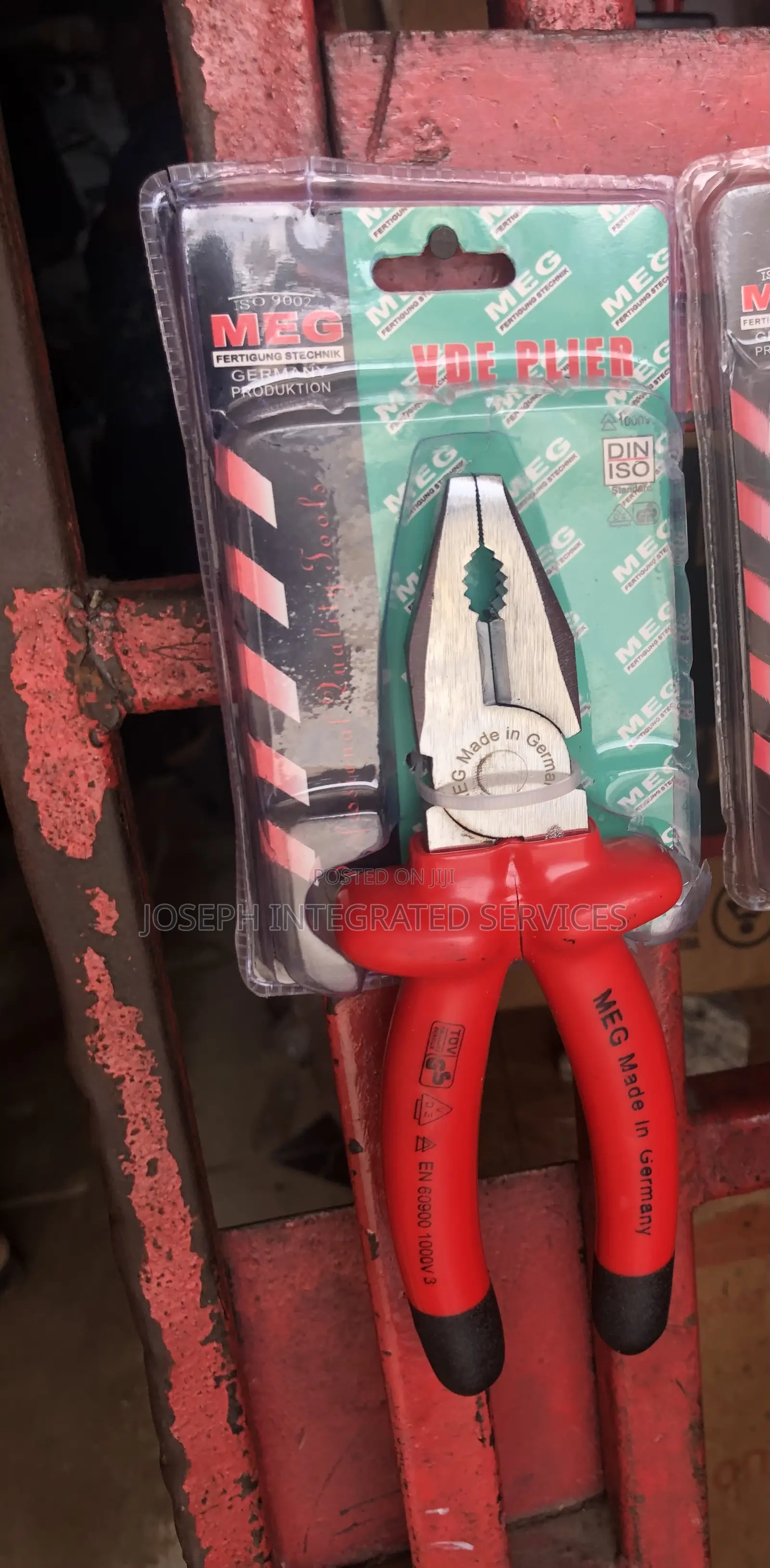 Meg Pro En60900 8” Combination Plier