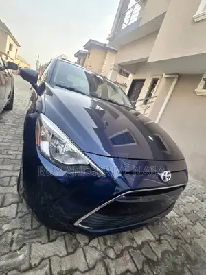 Toyota Yaris 2017 Blue