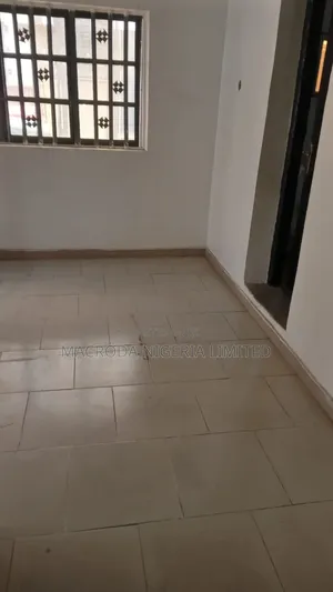3bdrm Block of Flats in Allen Avenue for rent