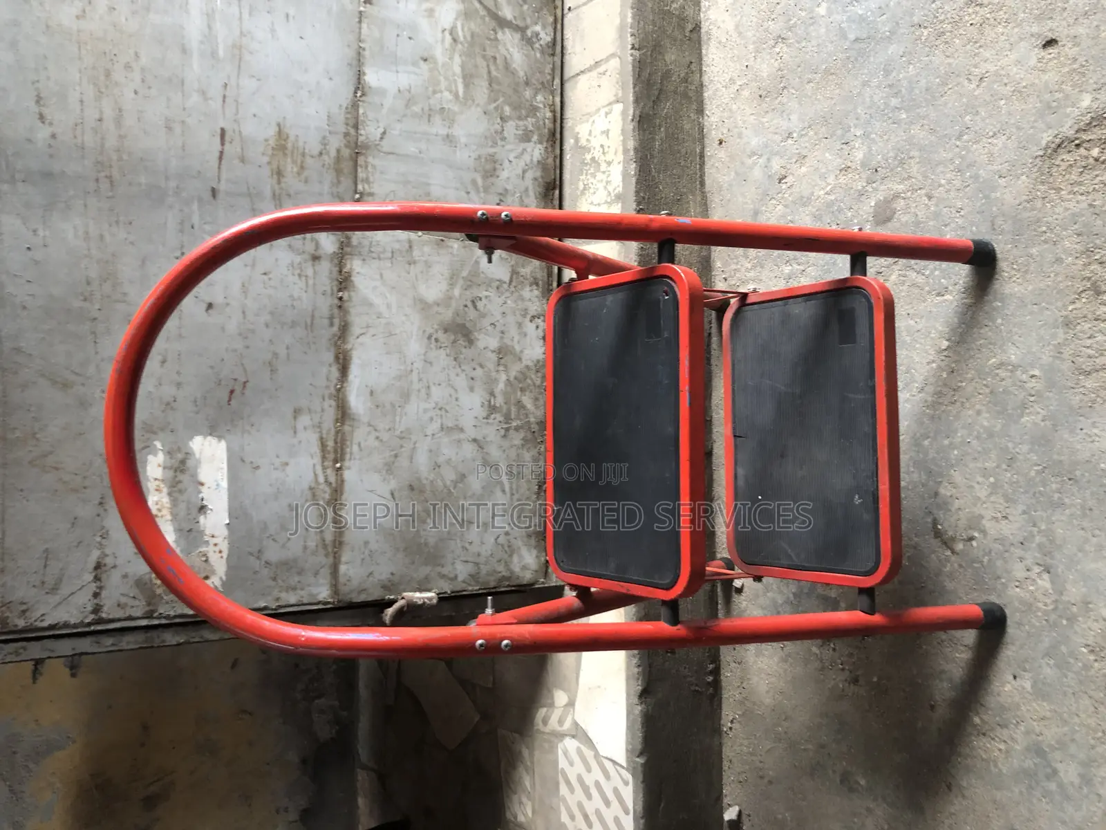 Intertool 2-Step Folding Step Ladder