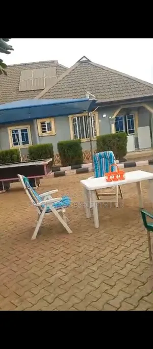 Lease Hotel