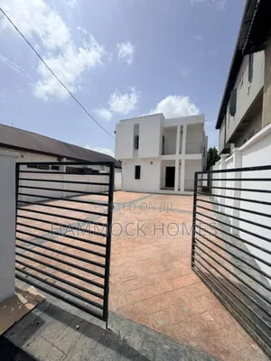4bdrm Duplex in Onikoko Close, Agodi for sale