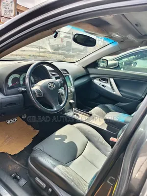 Toyota Camry SE V6 4dr Sedan (3.5L 6cyl 6A) 2011