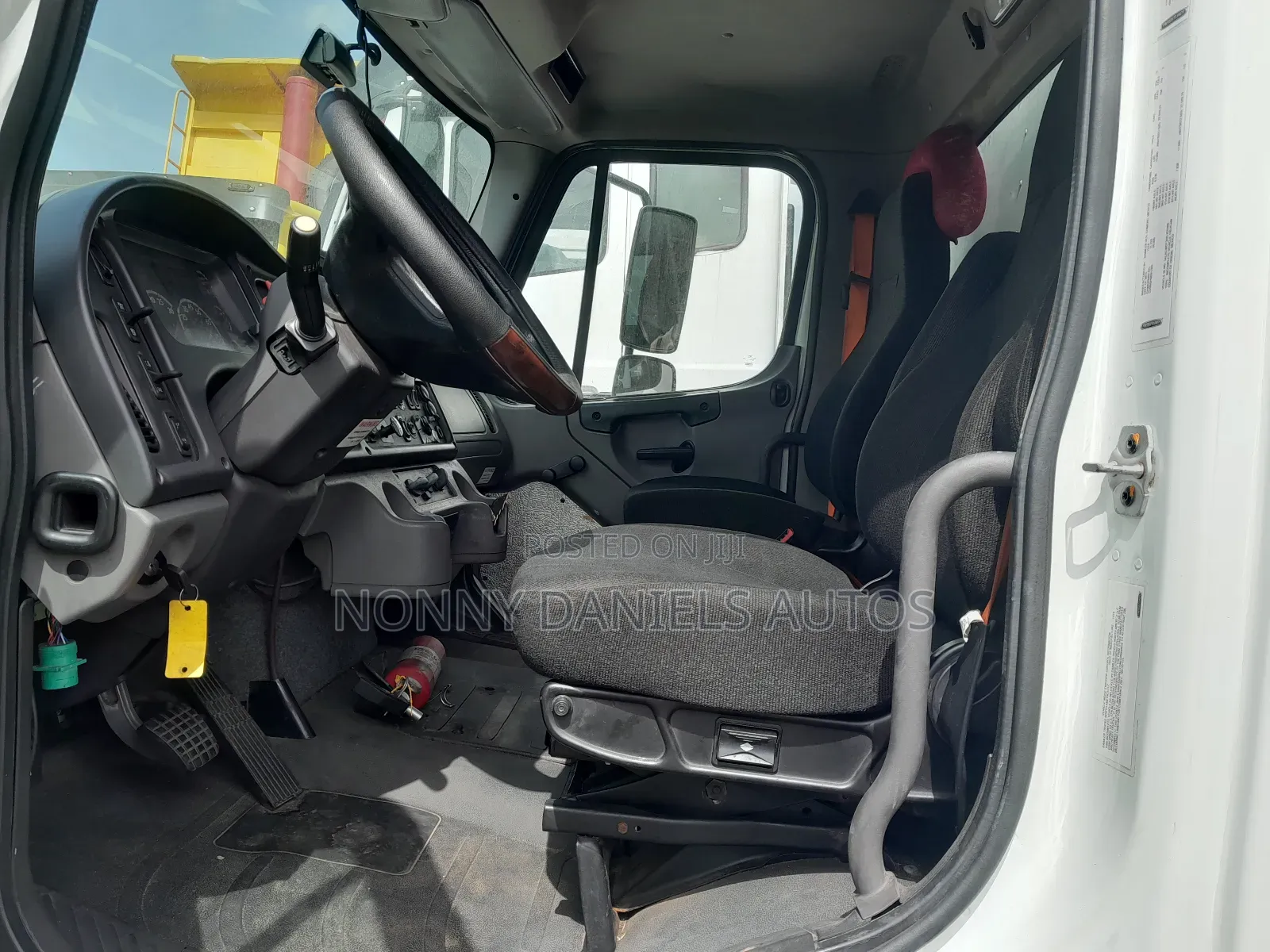 Freightliner 2015 White
