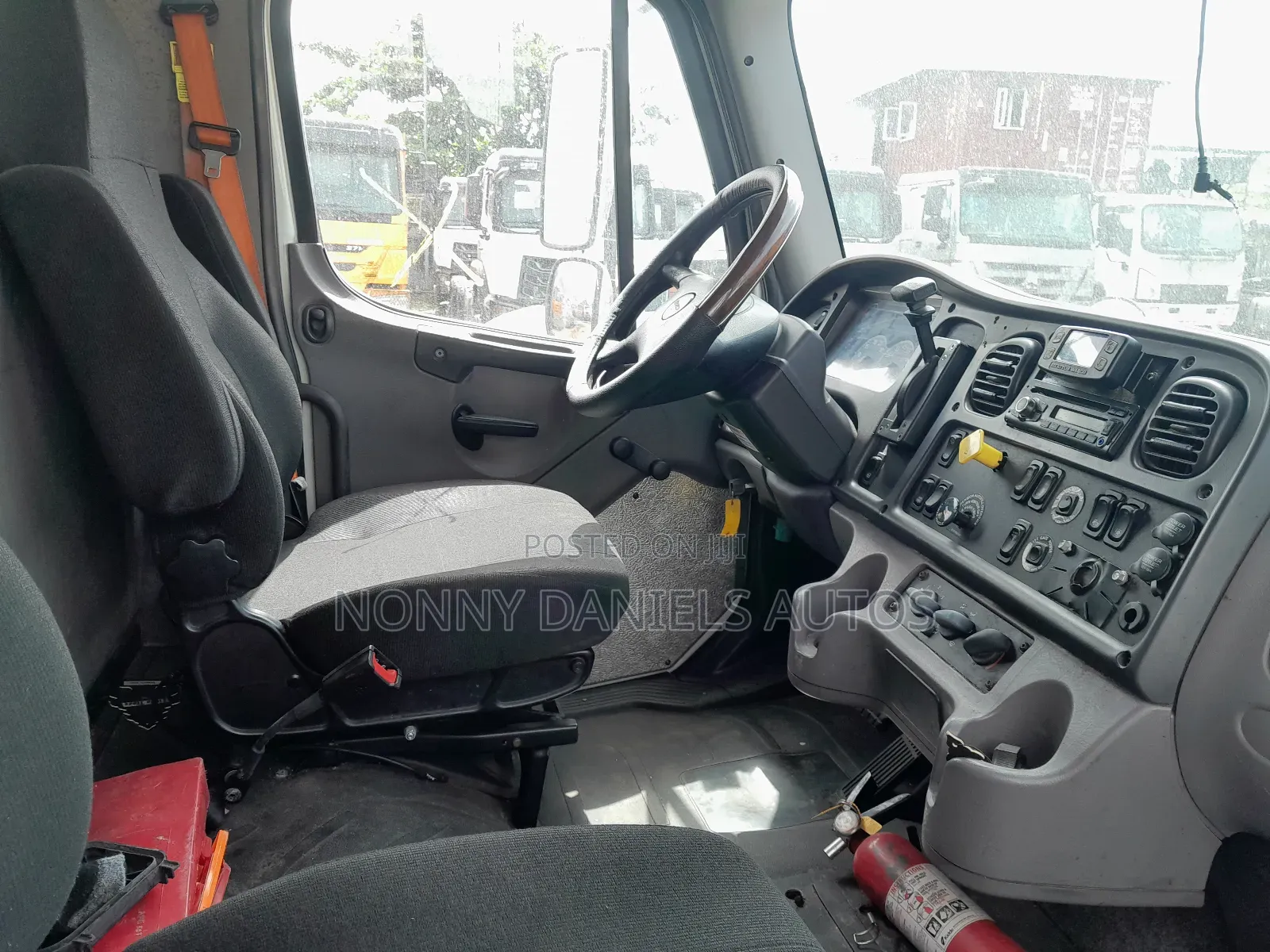 Freightliner 2015 White