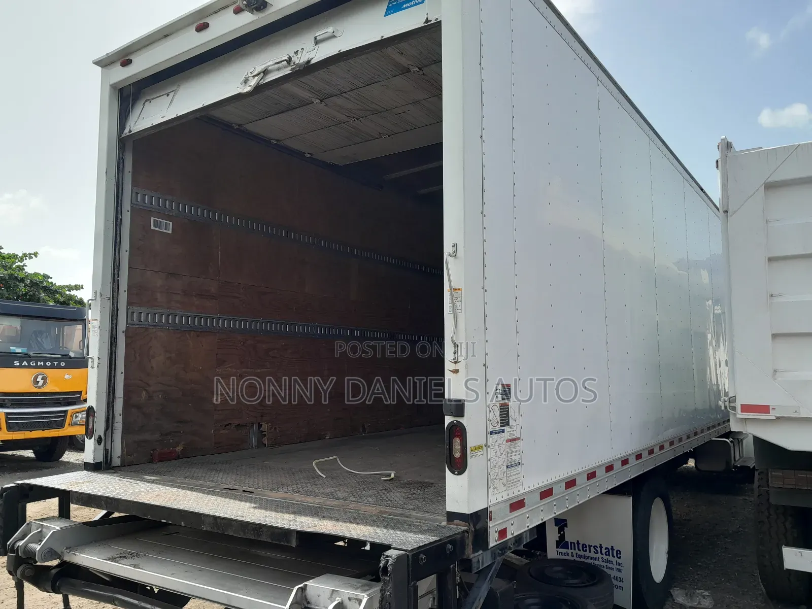 Freightliner 2015 White