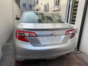 Toyota Camry SE 4dr Sedan (2.5L 4cyl 6A) 2014 Silver