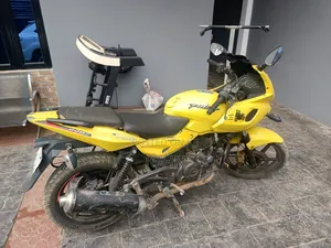 Bajaj Pulsar 220 F 2019 Yellow
