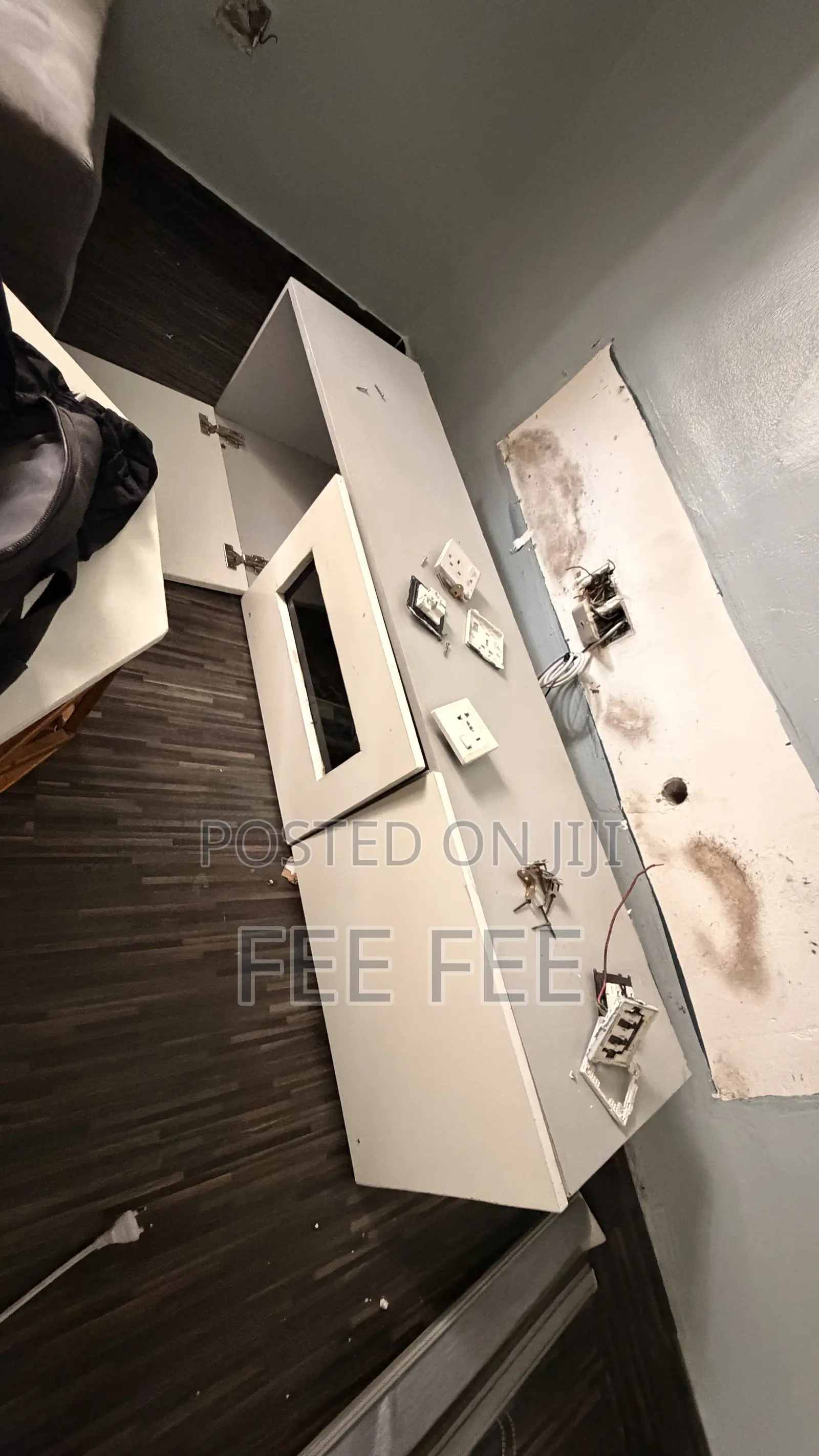 Floating 5 Feet Tv Console