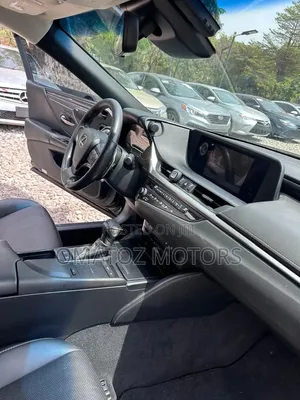Lexus ES 300h Ultra Luxury 2021 Black