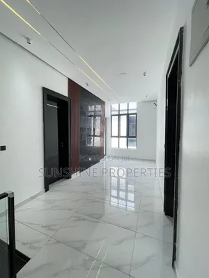 5bdrm Duplex in Chevron for sale