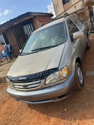 Toyota Sienna LE 2002 Gold