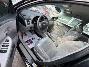 Toyota Corolla LE 4dr Sedan (1.8L 4cyl 4A) 2013 Black
