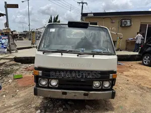 Toyota Dyna 2000 White