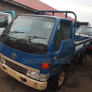 Toyota Dyna 150 Four Tyres 2rz Petrol Engine Truck