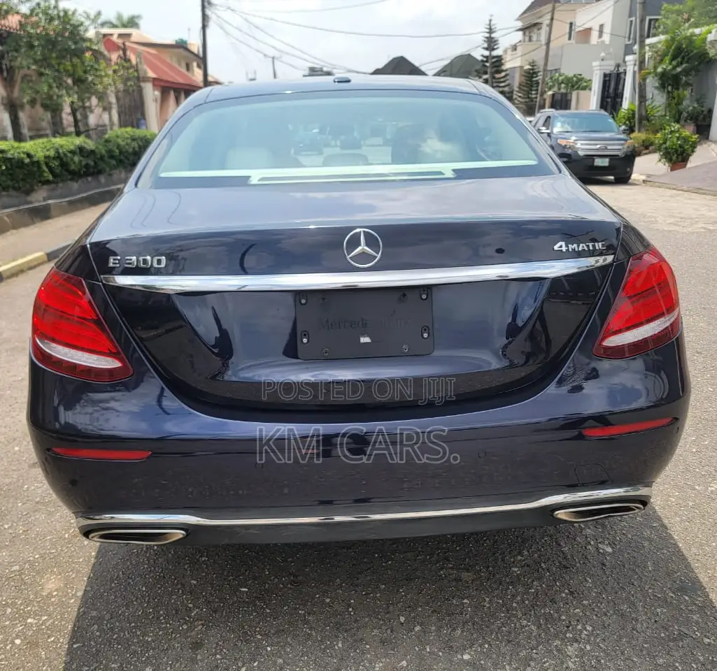 Mercedes-Benz E300 2018 Blue