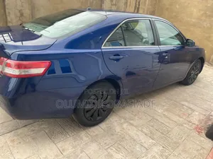 Toyota Camry Base 4dr Sedan (2.5L 4cyl 6M) 2011 Blue