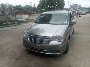 Chrysler Town&Country 2013 Gray