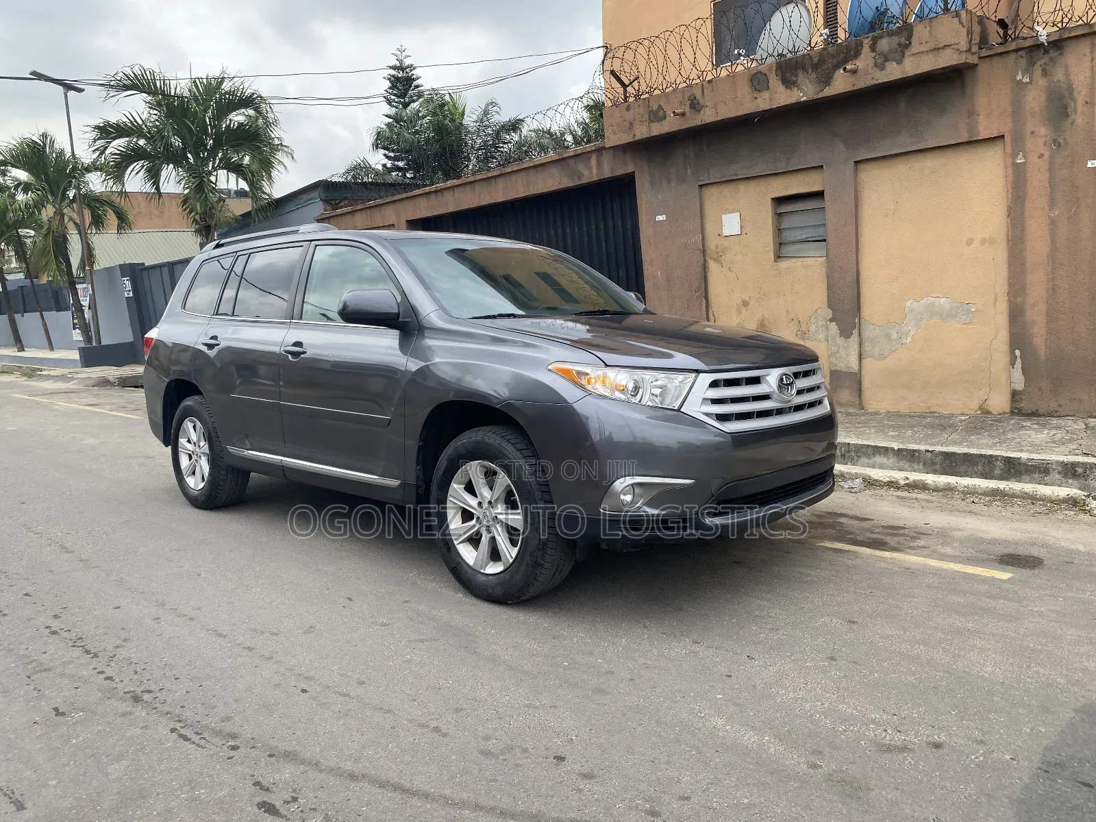 Toyota Highlander SE 2011 Gray