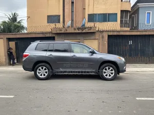 Toyota Highlander SE 2011 Gray