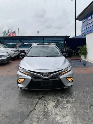 Toyota Camry 2018 Silver