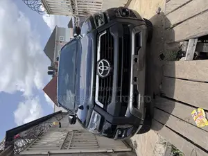 Toyota Hilux 2025 Black