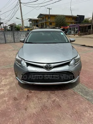 Toyota Avalon XLE 4dr Sedan (3.5L 6cyl 6A) 2015 Silver