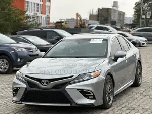 Toyota Camry SE (2.5L 4cyl 8A) 2019 Silver