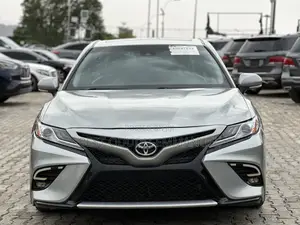 Toyota Camry SE (2.5L 4cyl 8A) 2019 Silver