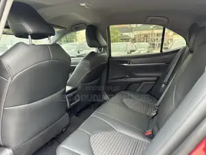 Toyota Camry SE FWD (2.5L 4cyl 8AM) 2018 Red