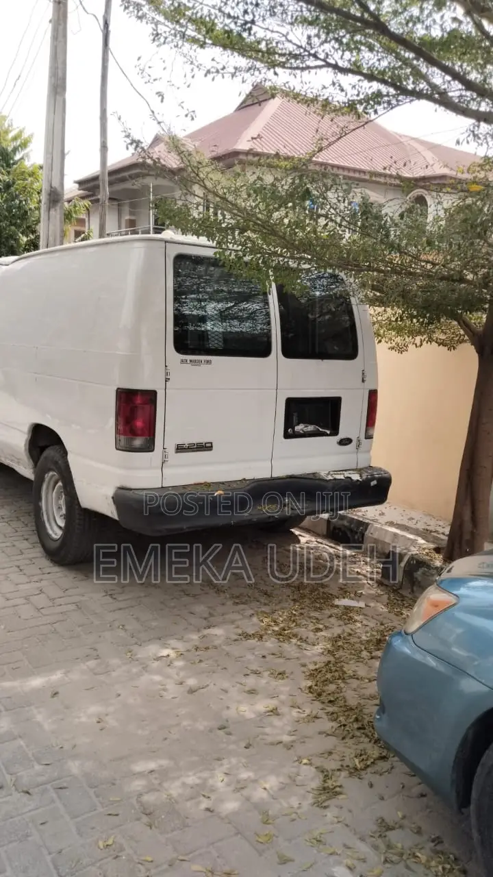 Ford E250 2005 White