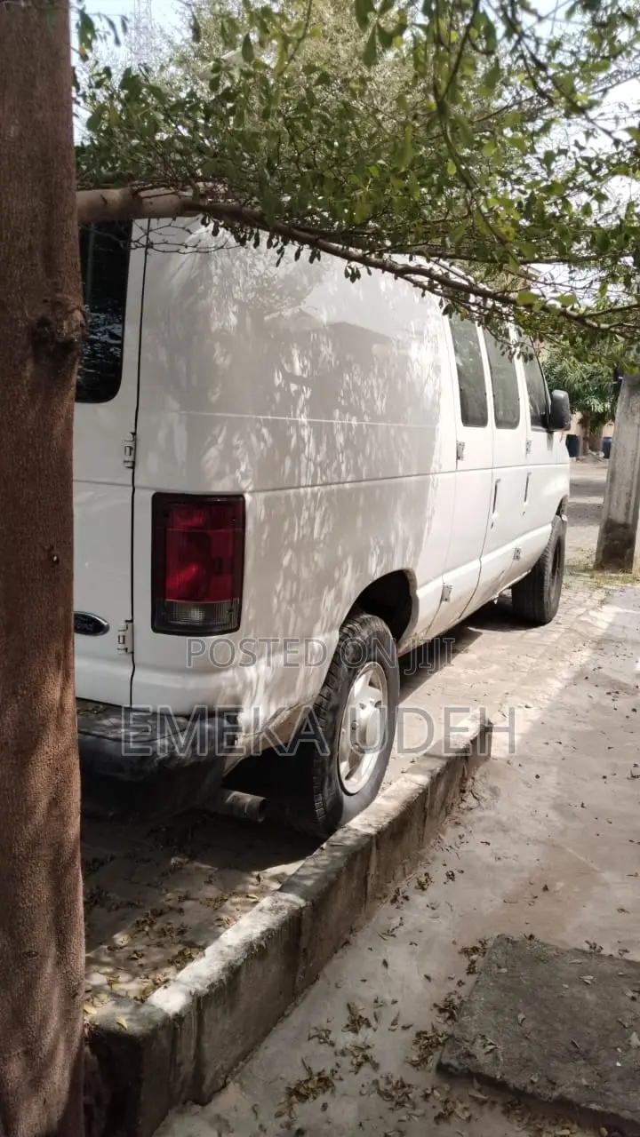 Ford E250 2005 White