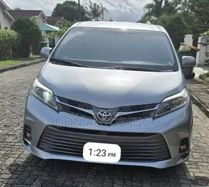 Toyota Sienna 2015 Silver