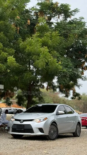 Toyota Corolla LE Plus 4dr Sedan (1.8L 4cyl CVT) 2015 Silver
