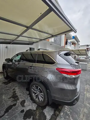 Toyota Highlander XLE 4x4 V6 (3.5L 6cyl 8A) 2018 Black