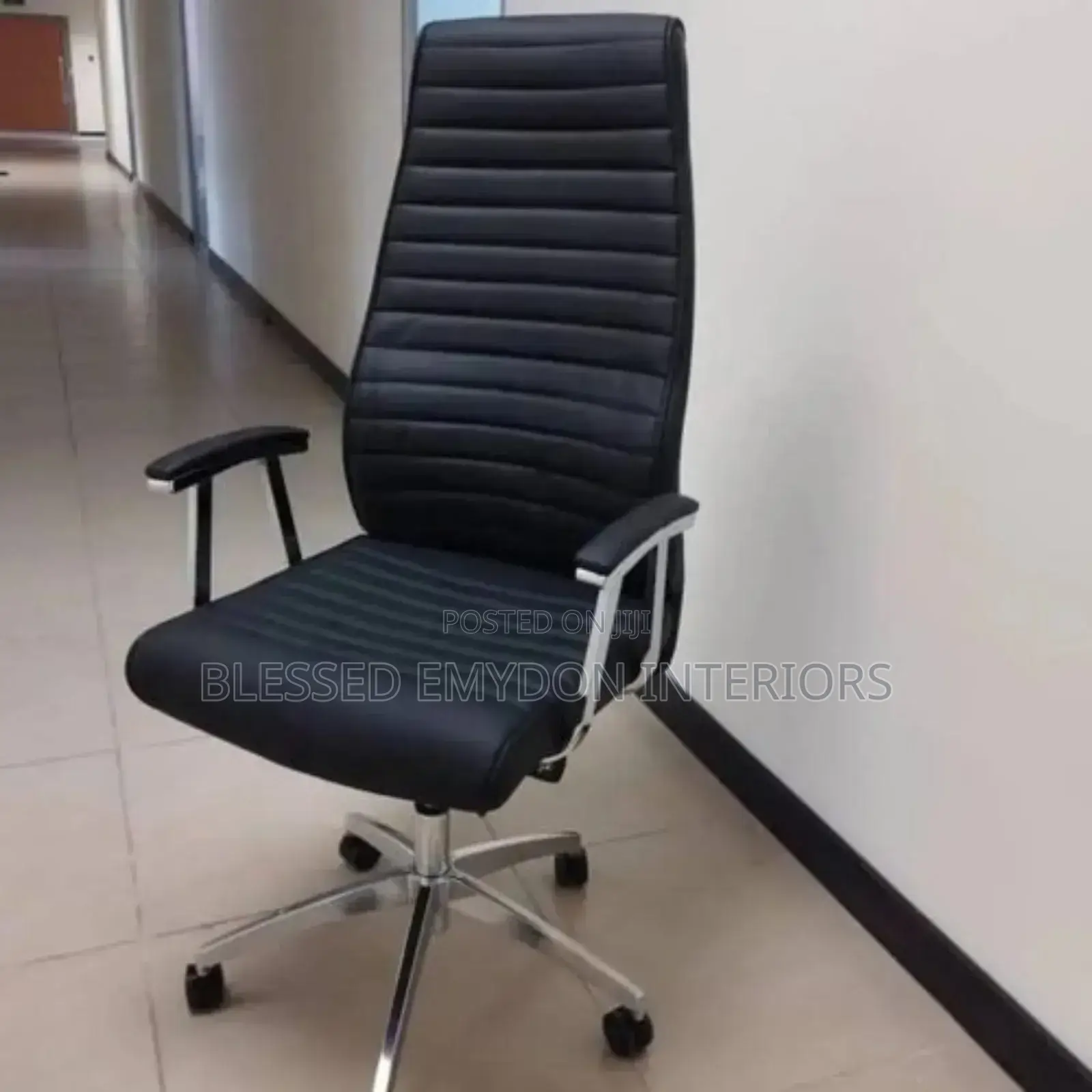 Highback Executive Cushioned Office Chair
