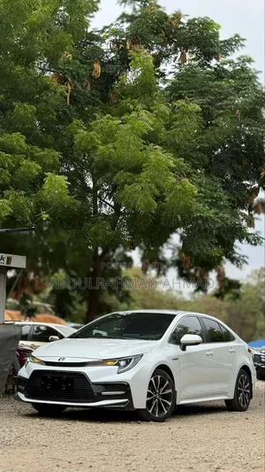 Toyota Corolla XLE 2022 White