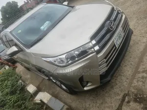 Toyota Highlander Limited V6 4x2 (3.5L 6cyl 6A) 2016 Gold