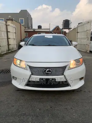 Lexus ES 350 FWD 2014 White