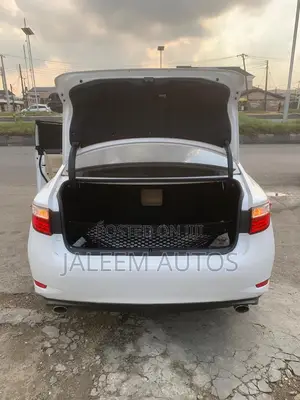 Lexus ES 350 FWD 2014 White