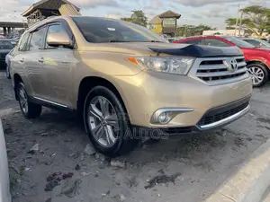 Toyota Highlander Limited 2012 Gold