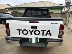 Toyota Hilux SR HI-RIDER 2015 White